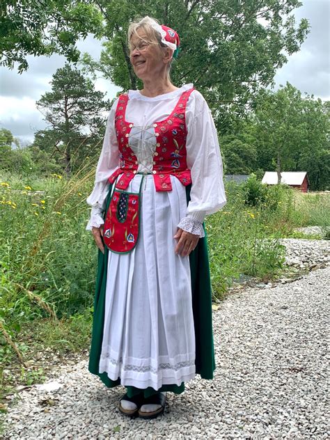 Traditional Swedish Clothing: The National & Regional Folk Costumes of Sweden