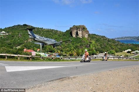 St Barts airport landing caught on camera in shocking 360 degree ...