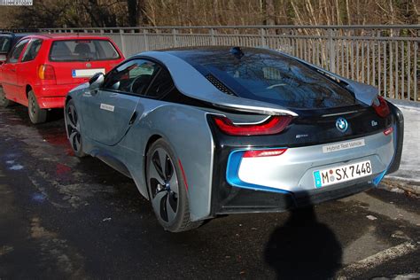 BMW i8 in Ionic Silver Spotted