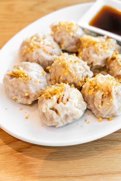 Shrimp dumplings dim sum | Premium Photo