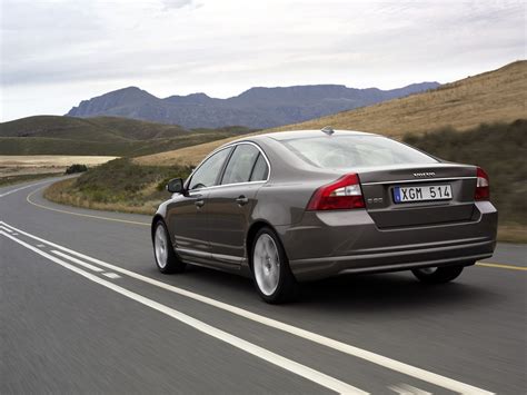 New driveline in the Volvo S80: T6 turbo with AWD - Volvo Car USA Newsroom