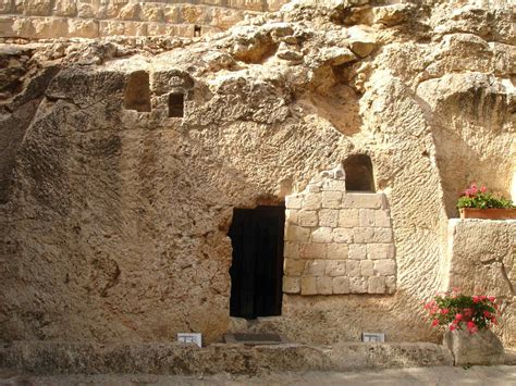 A tour inside the burial site of Jesus Christ, the Garden Tomb ...