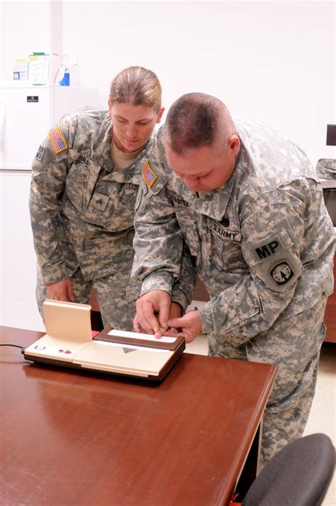 Military police Soldiers receive hands-on training at Guardian Academy | Article | The United ...