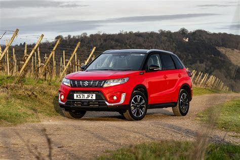 The new Suzuki Vitara Hybrid - Changing Lanes