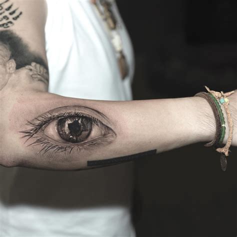 Realistic Eye Tattoos: Everything You Need to Know - CTMtattoo