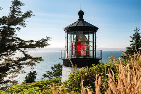 11 ICONIC Lighthouses on the OREGON COAST (+ Brief History Lesson)