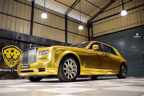 Rolls-Royce Phantom - Gold Chrome wrap | WrapStyle