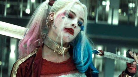 The round neck "Puddin" Harley Quinn (Margot Robbie) in Suicide Squad | Spotern