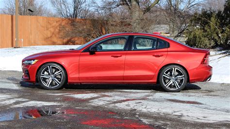 The 2019 Volvo S60 T6 R-Design sports clean, simple design - CNET