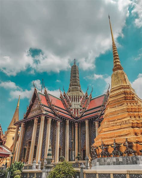 7 Most Famous Temples In Bangkok Every First-Time Visitor Should Go To