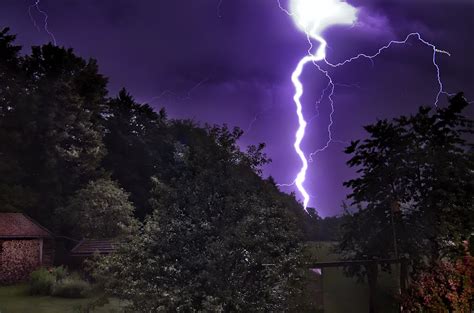 Panoramio - Photo of Großer Kugelblitz ++ Taubenberg ++ large ball lightning (high-resolution image)