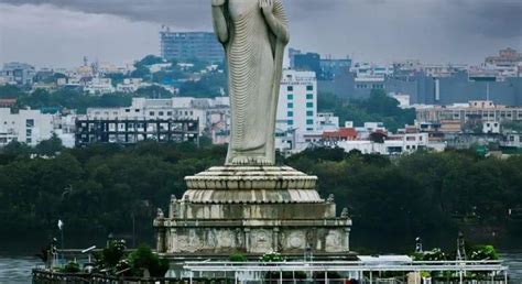 Hussain Sagar Lake - Discover India