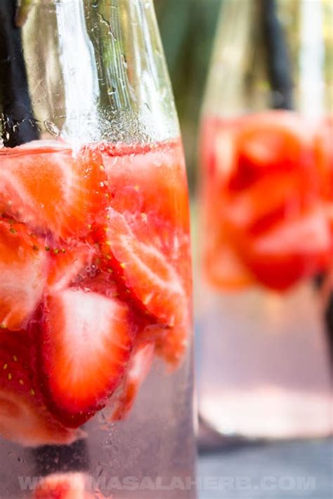 Fresh Strawberry Infused Water [DIY] fruit flavored water