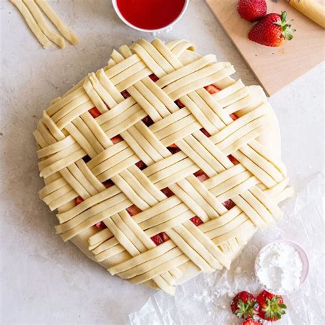 15 Beautiful Pie Crust Designs and How to Make Them