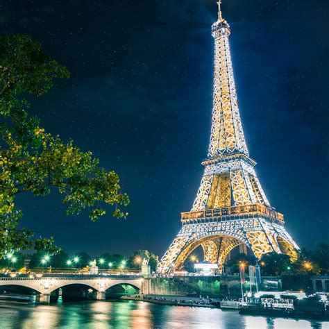 Eiffel Tower Wallpaper 4K, Night time, Glowing lights