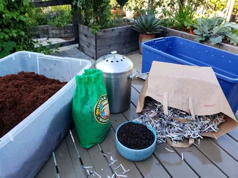 Vermicomposting 101: How to Make & Maintain a Simple Worm Bin ~ Homestead and Chill