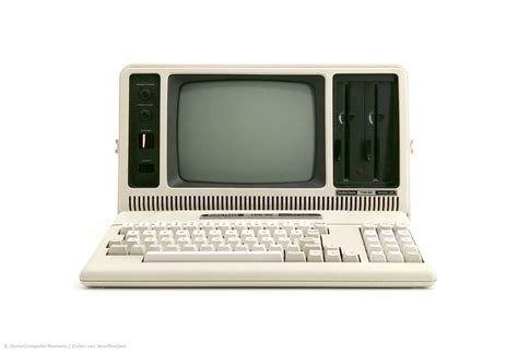 HomeComputerMuseum - Tandy TRS-80 Model 4P