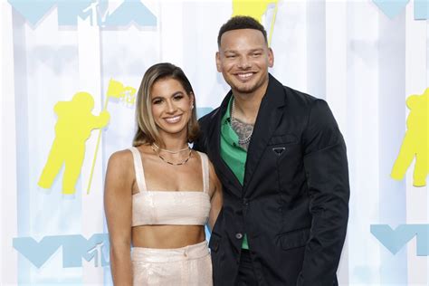 Look: Kane Brown, wife Katelyn expecting third child - UPI.com