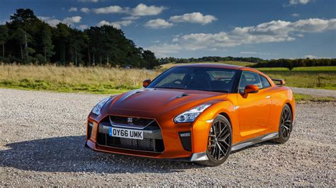 Nissan GT-R Review 2025 | Price, Engines & Performance | Carwow