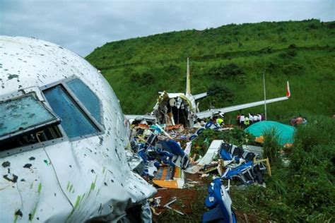 Air India Express B737 Crash Landed at Calicut, Pilot killed - SamChui.com