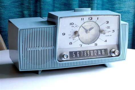 1950's G.E radio alarm clock. A dream to wake to. | Radio alarm clock, Alarm clock, Clock