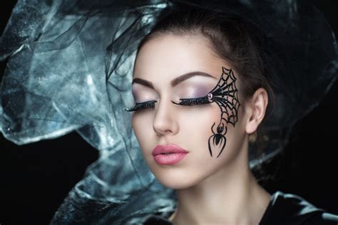 Halloween Makeup Ideas - How to do a Sexy Yet Scary Look