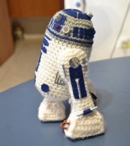 Free Crochet Amigurumi Mini R2D2 Pattern - Knitting Bee