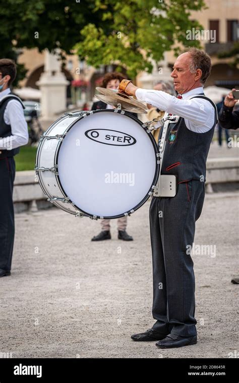 Bass drum marching band hi-res stock photography and images - Alamy