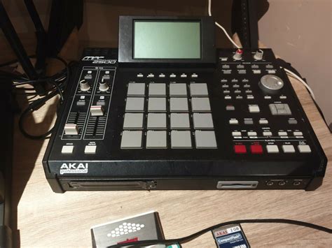 Akai MPC 2500 with 128MB RAM – MPCHunter