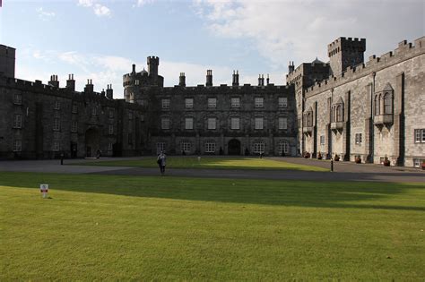 Kilkenny Castle courtyard @ derek.broox.com