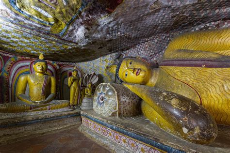 Dambulla Cave Temple - Sri Lanka - Duniart - Photography and Blog by Toine IJsseldijk