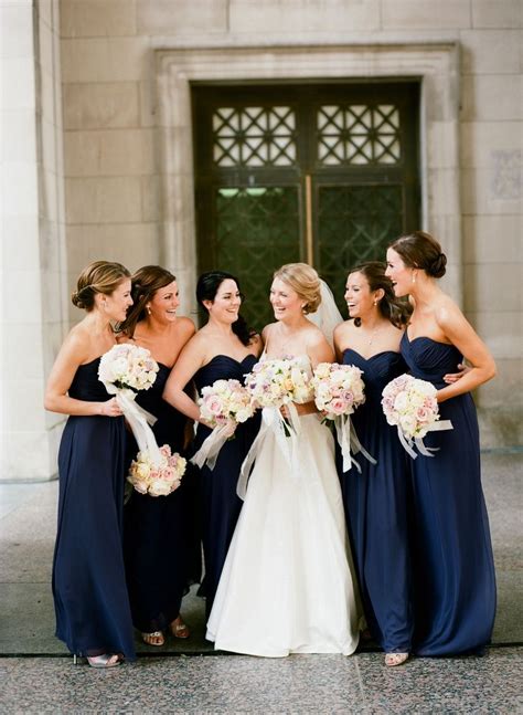 Damas con vestidos en color azul marino. Navy Wedding, Pretty Wedding, Wedding Attire, Wedding ...