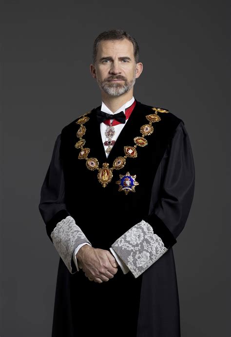 Una foto del rey Felipe VI con toga ya preside las salas de juicios de toda España - Confilegal