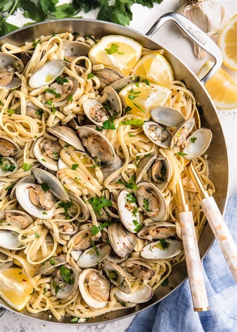 Linguine with Clams (Linguine alle Vongole) - Striped Spatula