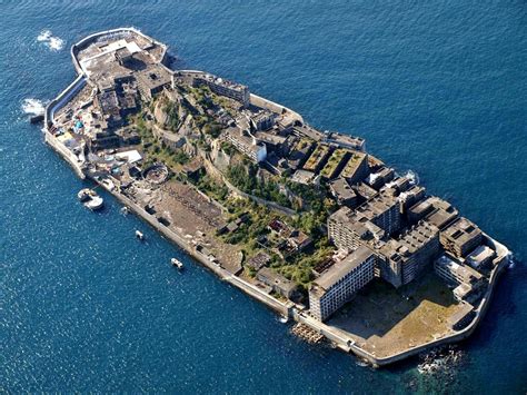 Abandoned Island City Hashima - Nagasaki, Japan [1600 x 1200] : r/AbandonedPorn