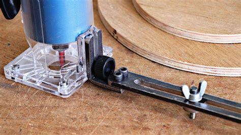 How To Make Circle Cutting Jig For Trim Router - Mistry MakeTool