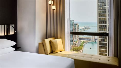 Urban Downtown Chicago Hotel Riverwalk | Hyatt Regency Chicago