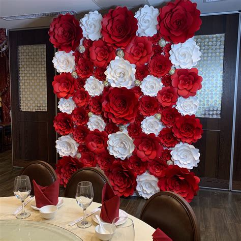 Red and white flower wall | Flower wall, Flower wall backdrop, Paper flowers