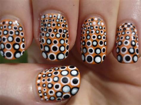 35 Inspirational Polka Dot Nail Art Designs – SheIdeas