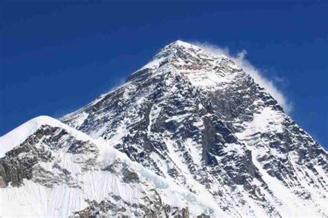 Mount Everest | Nepali sherpa saves Malaysian climber in ‘death zone’ of Mount Everest ...