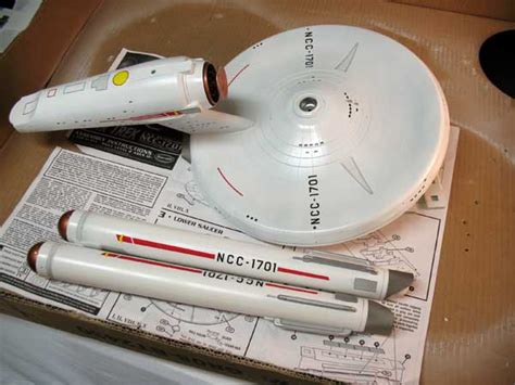 Polar Lights TOS USS Enterprise Model KIt