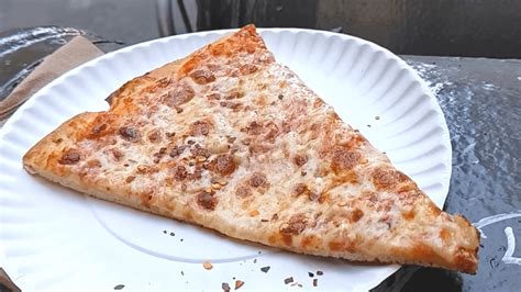 NYC $1 Dollar Pizza Slice : vegetarian