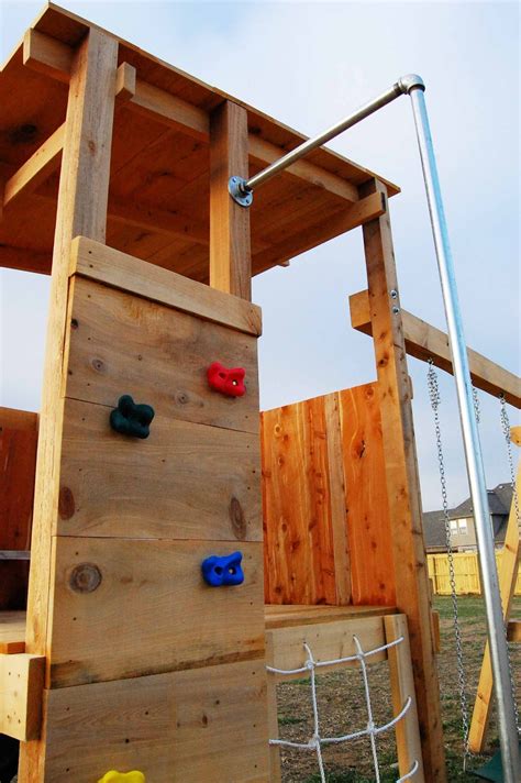 Natural State Treehouses Inc.: Feature-Packed Fort and Swingset