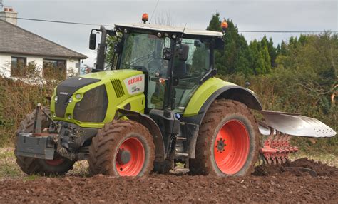 Chart: Which are the top-rated tractor brands? - Agriland.ie