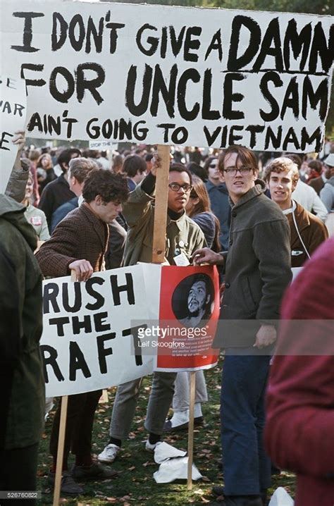 protestors holding placas in front of the us capitol building on november 22, 2013