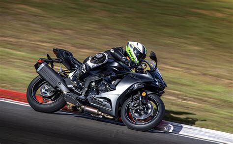 Track Tools for 2023: Kawasaki Ninja ZX-6R Returns to Join 2024 Lineup - webBikeWorld