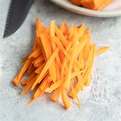 How to Julienne Carrots - Culinary Hill