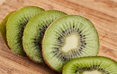 How To Ripen Kiwis? How To Tell If Kiwi Is Ripe? | Eat Delights