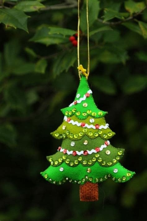 Felt Christmas ornaments – awesome homemade decoration for your tree