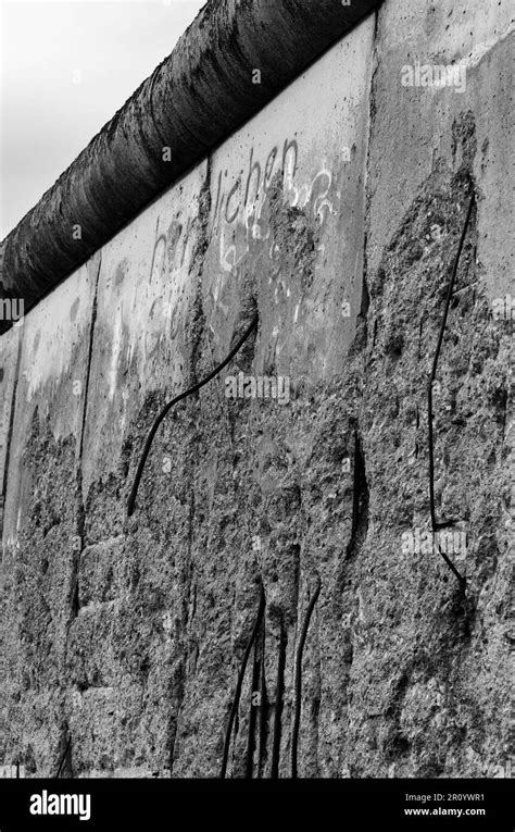 Berlin wall with graffiti Stock Photo - Alamy